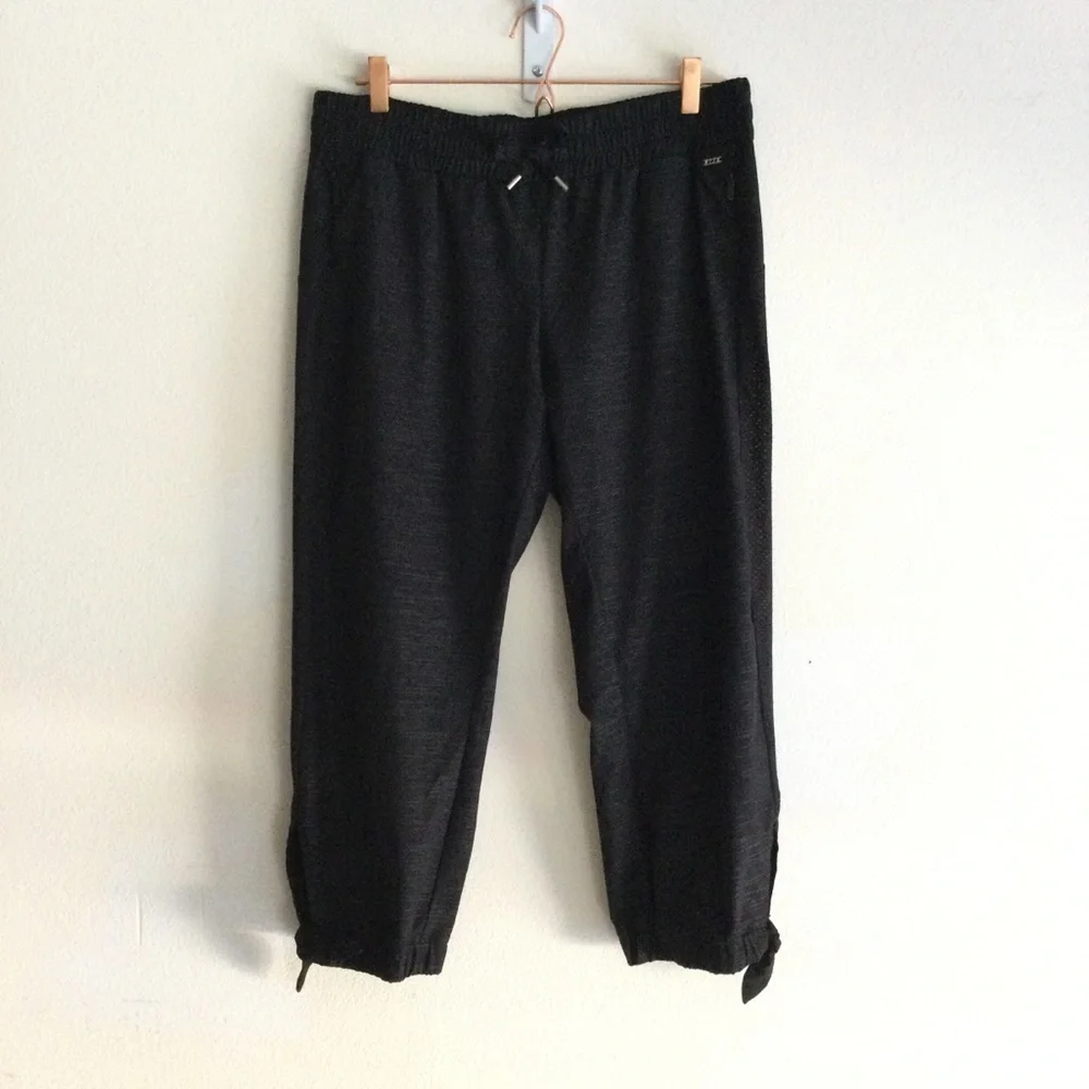 LORNA JANE Balance Active Tie 3/4 Crop Pant Black Sz Large - Picture 2 of 15